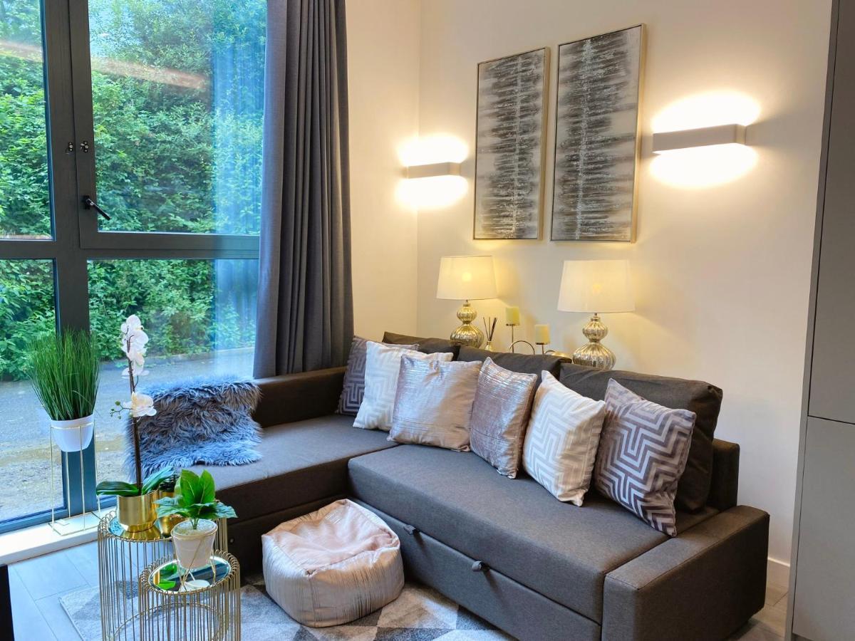 Newpointe Stunning 1-Bedroom Serviced Apartment Milton Keynes Room photo